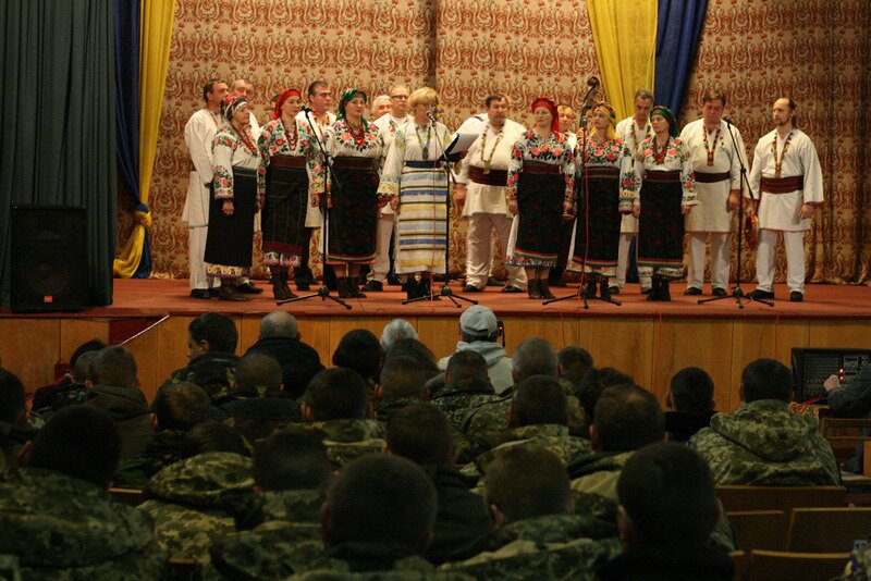 Допомога військовим буває різною