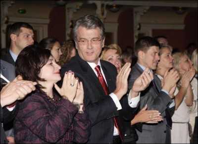 Ющенко відвідав виставу у Києві