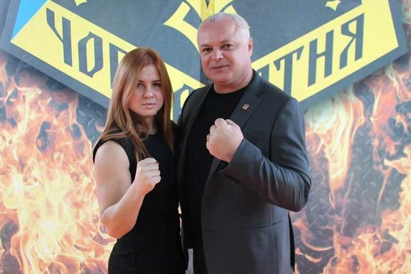 Чемпіонка з Рівного допомагає «Чорній Сотні» і обожнює Чернівці