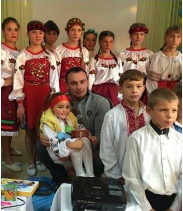 Знедолених діток потішили у Тарашанах і Хотині (відео)