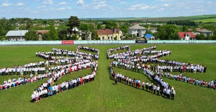 Vyshyvanka-Kitsman-zirka-Bogorodytsi-180517-fakty.cv.ua